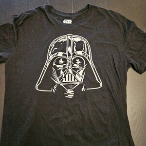 Men's Star Wars Darth Vader Helmet Tee EUC!